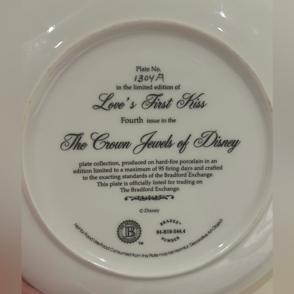 Disney’s Sleeping Beauty “Loves First Kiss” collector plate - Picture 2 of 2